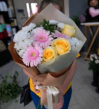 Букет цветов из:  Герберы, Розы и Хризантемы в Орехово-Зуево
