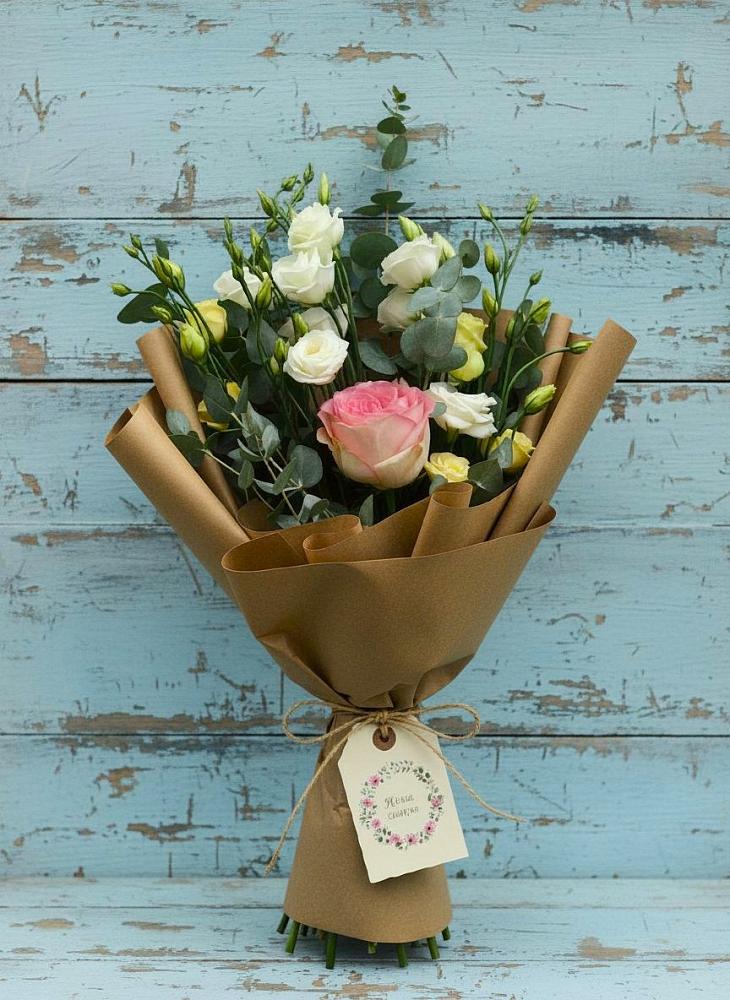 Букет цветов из: Розы и Лизиантусы в Орехово-Зуево