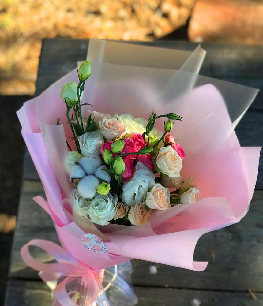 Букет цветов из: Розы и Лизиантусы в Орехово-Зуево