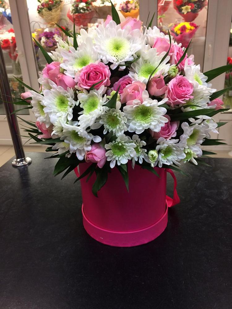 Цветочная композиция из Розы и Хризантемы в шляпной коробке в Орехово-Зуево